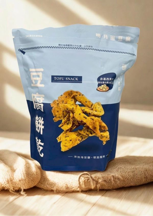 豆腐餅乾 明月豆腐 150g 豆腐零食 豆腐脆餅 酥脆餅乾 高蛋白零食 非基改黃豆零食 追劇零食 團購零食 台灣零食推薦 明月豆腐餅
明月豆腐餅乾
高雄40年老店