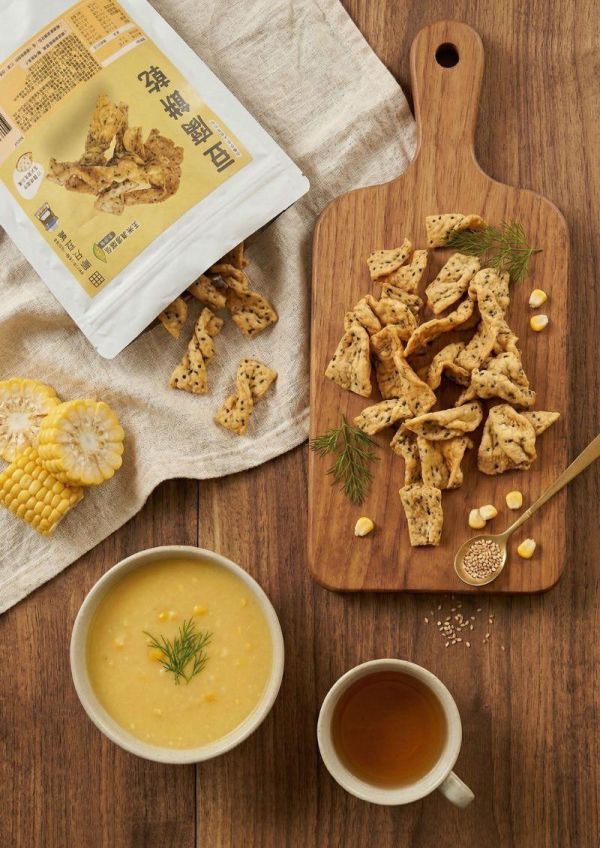 豆腐餅乾 明月豆腐 150g 豆腐零食 豆腐脆餅 酥脆餅乾 高蛋白零食 非基改黃豆零食 追劇零食 團購零食 台灣零食推薦 明月豆腐餅
明月豆腐餅乾
高雄40年老店