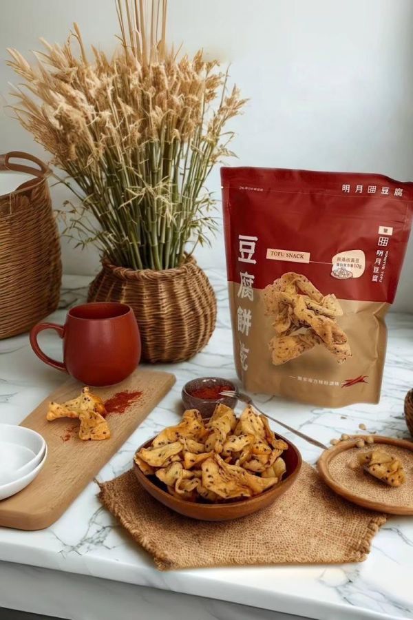 豆腐餅乾 明月豆腐 150g 豆腐零食 豆腐脆餅 酥脆餅乾 高蛋白零食 非基改黃豆零食 追劇零食 團購零食 台灣零食推薦 明月豆腐餅
明月豆腐餅乾
高雄40年老店