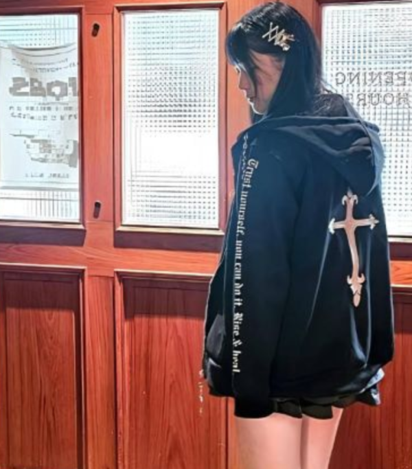 Miao.Miao 獨家設計款 先行品 刺繡十字架個性外套 顏色：黑／白 尺寸F  (數量限定) 