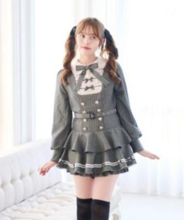 Lizlisa 細直條紋兩穿式套裝 長袖 / 黑色 / 灰色 / F碼 