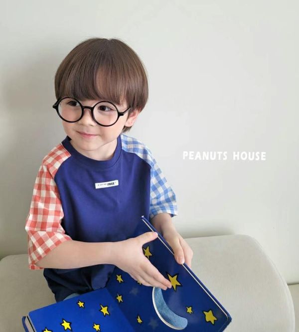 Peanuts house 花生家/2025夏/藍色短袖上衣/拼接格子袖 Peanuts house 花生家/正韓童裝/藍色短袖上衣/拼接格子袖