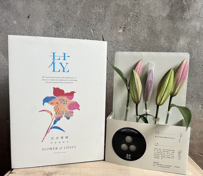 114年蛇年年節禮盒－－百合迎春禮盒(花苞款) 
