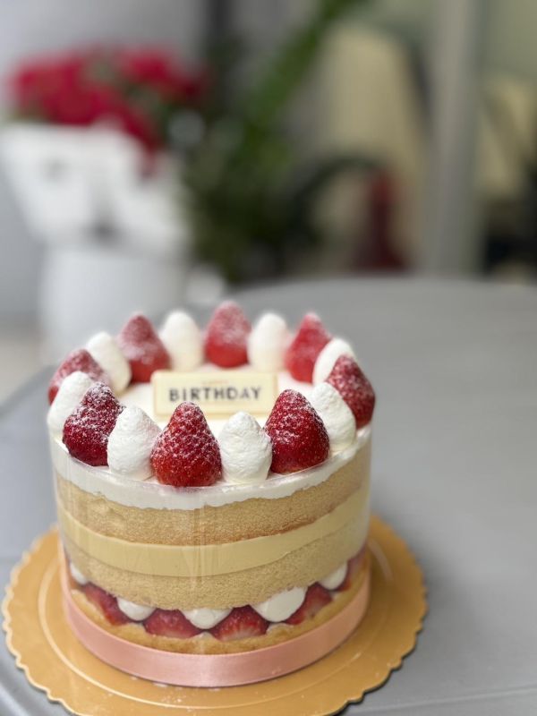 初雪草莓裸蛋糕 