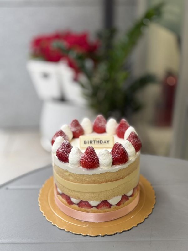 初雪草莓裸蛋糕 