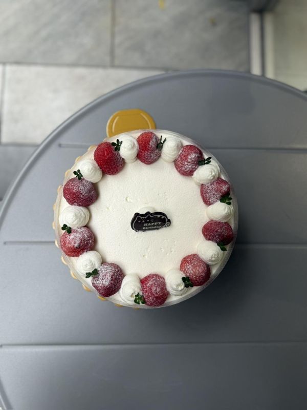 初雪草莓裸蛋糕 