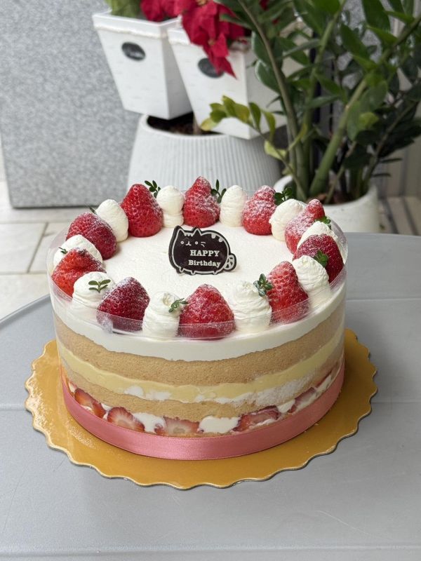 初雪草莓裸蛋糕 