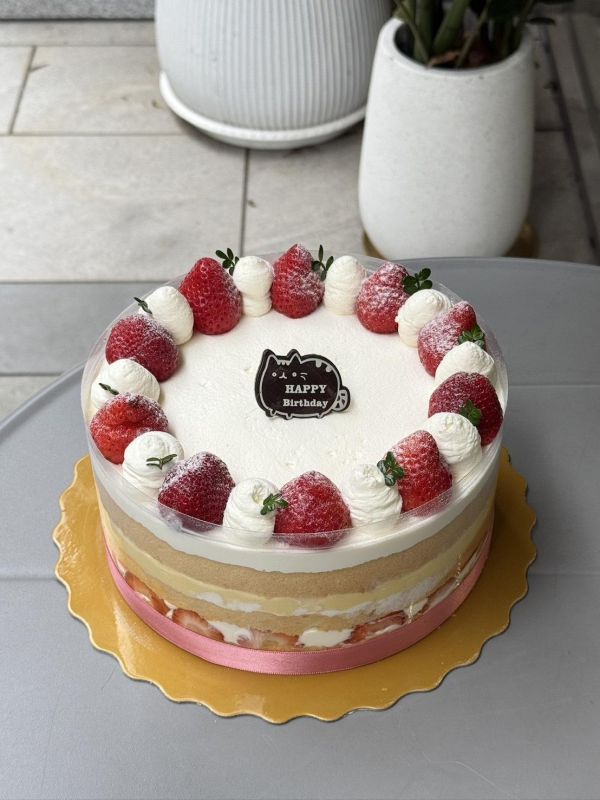 初雪草莓裸蛋糕 