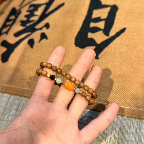 原創設計款｜山中月 老山檀 6mm 碧玉 晴水 蜜蠟 彈力繩 雙圈設計款 新中式 禪意 平安 富貴 吉祥 所求順遂 