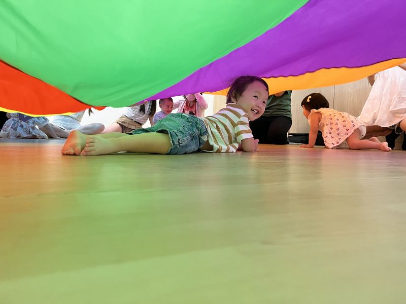 秋季星期三 [混齡班] 11堂 | 適合0-4歲的孩子 | 一小二大陪同 | 10:15 -11:00am by Ms. Maggie 