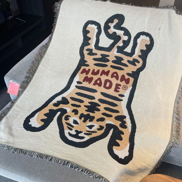 《LIFECODE》美學蓋毯/保暖毯(130*160cm)-多色可選 12310741/2/3/4/5/6 LIFECODE
保暖蓋毯
130×160cm
鋪床毯
沙發蓋毯
加厚蓋毯
幾何蓋毯
可機洗毯子
露營保暖毯
居家裝飾蓋毯
雙人蓋毯
棉毯
野餐墊
冬季保暖毯
沙發裝飾布