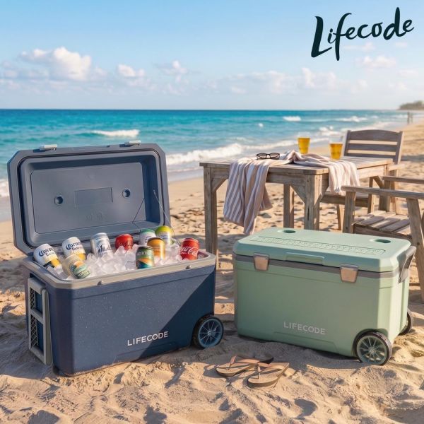 【LIFECODE】冰島霸主-拉輪式70L保冰桶/有杯架-附2個冰磚-2色任選1230041 保冰桶、70L冰桶、拉輪式冰桶、釣魚冰桶、長效保冷、大容量冰桶、戶外保冰、露營冰桶、商用冰桶、保冷箱、行動冰庫、冰島冰桶、保溫桶、LIFECODE冰桶、野餐保冰、移動冰箱、冰磚組、戶外釣魚裝備