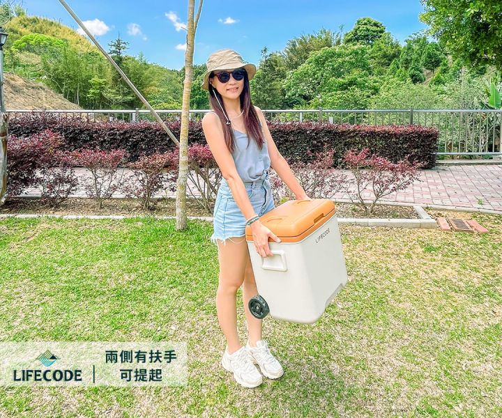 【LIFECODE】急凍屋-拉桿式30L保冰桶-附2個冰磚- 12300317咖啡色 LIFECODE,戶外用品,LIFECODE生活密碼戶外用品生活館 ,帳篷,折疊桌椅,鋁合金,車尾帳,速搭帳INTEX,露營,露營區,露營裝備,露營生活,露營美學,outdoor,camping,帳篷,露營小物,客廳帳,睡墊,充氣床