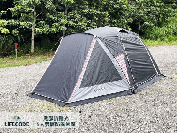 【LIFECODE】《倪克斯》黑膠5-6人雙層防風帳篷-黑旋風 12020048 LIFECODE,戶外用品,LIFECODE生活密碼戶外用品生活館 ,,帳篷,折疊桌椅,鋁合金,車尾帳,速搭帳,露營,露營區,露營裝備,露營生活,露營美學,outdoor,camping,帳篷,露營小物