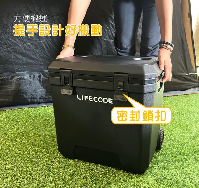 【LIFECODE】冰酷-拉桿式38L加大款/保冰桶/有杯架-附2個冰磚-酷黑色 12300368 LIFECODE,戶外用品,LIFECODE生活密碼戶外用品生活館 ,帳篷,折疊桌椅,鋁合金,車尾帳,速搭帳INTEX,露營,露營區,露營裝備,露營生活,露營美學,outdoor,camping,帳篷,露營小物,保冰桶,保溫桶,冰磚