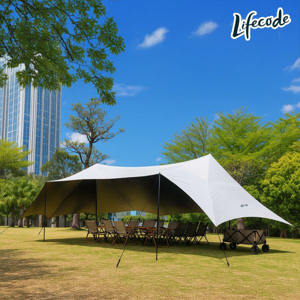 【LIFECODE】大雙峰黑膠天幕(900x500cm)(附營柱/營釘)-米色 12330213 LIFECODE,戶外露營用品,天幕,客廳帳,戶外用品,露營用品,折疊桌椅,烤肉架,帳篷,睡墊,OUTDOOR,CAMPING,INTEX,車中床,充氣床,戲水用品,車泊