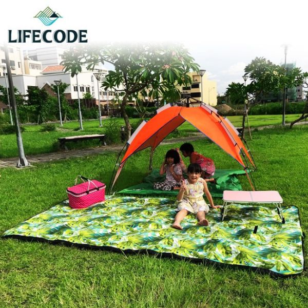 【LIFECODE】棕櫚葉絨布防水可拼接野餐墊300x150cm(2入組) 12340100-02 LIFECODE,戶外用品,LIFECODE生活密碼戶外用品生活館 ,帳篷,折疊桌椅,鋁合金,車尾帳,速搭帳INTEX,露營,露營區,露營裝備,露營生活,露營美學,outdoor,camping,帳篷,露營小物,客廳帳,睡墊,充氣床