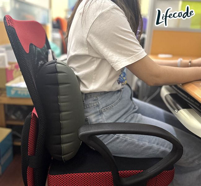 【LIFECODE】小二《人體工學》手壓充氣枕(2入)-2色可選 15040124-02軍綠/28-02酷黑 LIFECODE,戶外用品,LIFECODE生活密碼戶外用品生活館 ,帳篷,折疊桌椅,鋁合金,車尾帳,速搭帳INTEX,露營,露營區,露營裝備,露營生活,露營美學,outdoor,camping,帳篷,露營小物,客廳帳,睡墊,充氣床