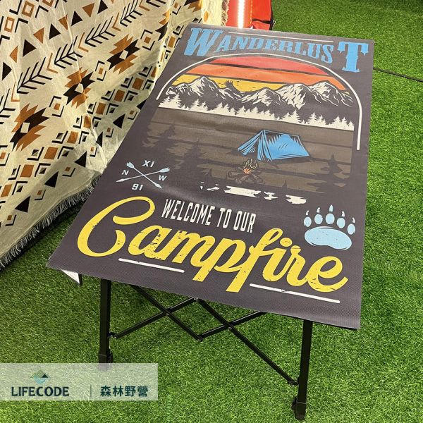 【LIFECODE】美學桌墊120*70CM-森林野營 12310661 LIFECODE,戶外用品,LIFECODE生活密碼戶外用品生活館 ,,帳篷,折疊桌椅,鋁合金,車尾帳,速搭帳INTEX,露營,露營區,露營裝備,露營生活,露營美學,outdoor,camping,帳篷,露營小物,桌墊