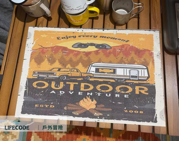 【LIFECODE】美學餐墊30X45(4入)-4種圖案 12310631/2/3/4-04 LIFECODE,戶外用品,LIFECODE生活密碼戶外用品生活館 ,帳篷,折疊桌椅,鋁合金,車尾帳,速搭帳,露營,露營區,露營裝備,露營生活,露營美學,outdoor,camping,帳篷,露營小物,客廳帳,餐墊