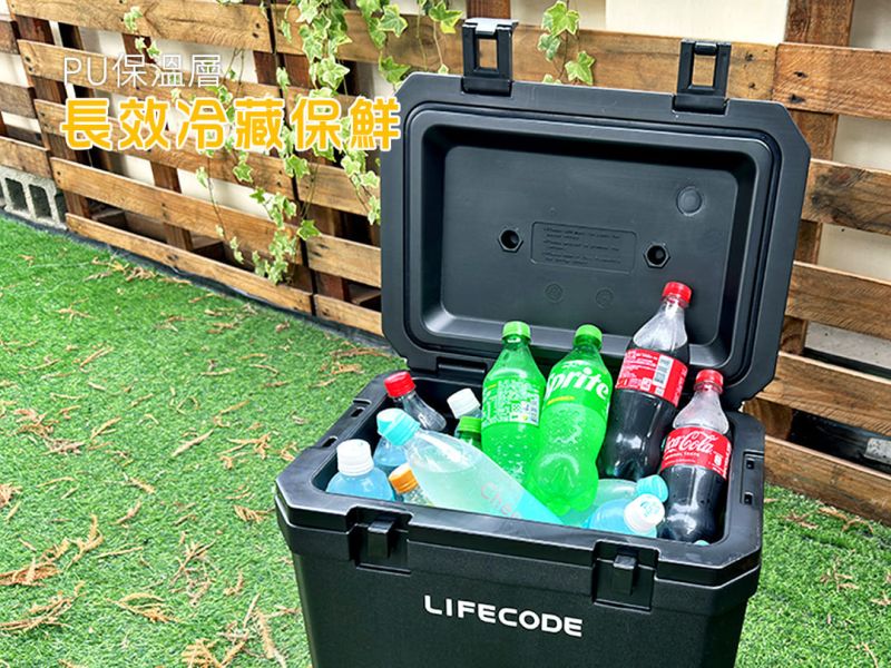 【LIFECODE】冰酷-拉桿式38L加大款/保冰桶/有杯架-附2個冰磚-酷黑色 12300368 LIFECODE,戶外用品,LIFECODE生活密碼戶外用品生活館 ,帳篷,折疊桌椅,鋁合金,車尾帳,速搭帳INTEX,露營,露營區,露營裝備,露營生活,露營美學,outdoor,camping,帳篷,露營小物,保冰桶,保溫桶,冰磚