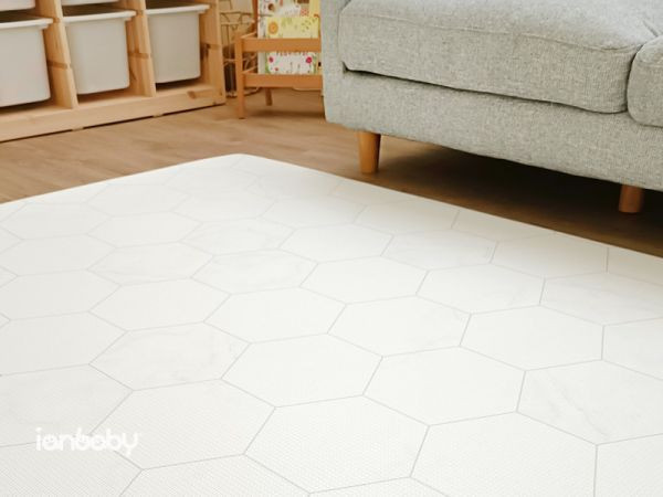 ianbaby® 蒟蒻捲墊 (卡拉拉六角 / 極簡侘寂) - 惜福品 伊恩寶貝,ianbaby,伊恩寶貝蒟蒻捲墊,ianbaby蒟蒻捲墊,蒟蒻捲墊,兒童地墊,地墊推薦,寶寶地墊,厚地墊,遊戲地墊,嬰兒爬行墊,嬰兒地墊,嬰兒地墊床,新生兒地墊,寶寶安全地墊,澳洲地墊,playmat,babymat,babyroom,地毯