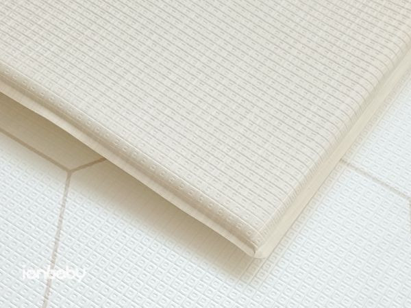 ianbaby® 蒟蒻捲墊 (卡拉拉六角 / 極簡侘寂) - 惜福品 伊恩寶貝,ianbaby,伊恩寶貝蒟蒻捲墊,ianbaby蒟蒻捲墊,蒟蒻捲墊,兒童地墊,地墊推薦,寶寶地墊,厚地墊,遊戲地墊,嬰兒爬行墊,嬰兒地墊,嬰兒地墊床,新生兒地墊,寶寶安全地墊,澳洲地墊,playmat,babymat,babyroom,地毯