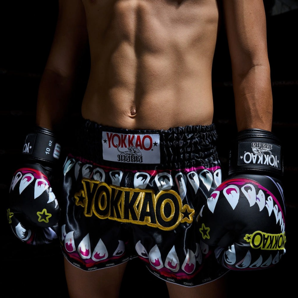 YOKKAO 風飛鯊 M / L / XL 泰拳褲 踢拳 運動短褲 泰拳褲,運動短褲,泰拳,踢拳,拳擊,曼谷,YOKKAO,鯊魚
