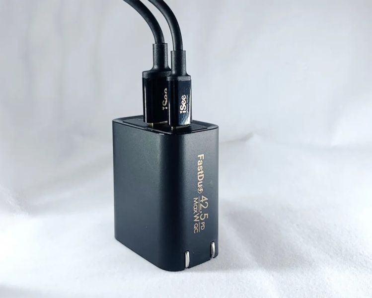 iSee 快充線 Type-C 2.5米 45W PD充電傳輸線 (IC-CC758) Type-C快充線, PD充電線, USB-C充電傳輸線, 45W充電線, 2.5米快充線, iSee充電線, C to C快充, USB 2.0傳輸線, PD線 3A, 高品質TPE線材, 鍍金接頭充電線, 黑白兩色快充線, iPhone16快充線, 筆電PD傳輸線, 平板快速充電線, 高速充電線, IC-CC758, USB-C配件, 充電資料線, USB-C to C傳輸線