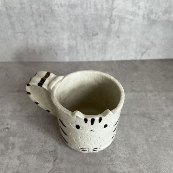 手工製作的白色貓咪杯 