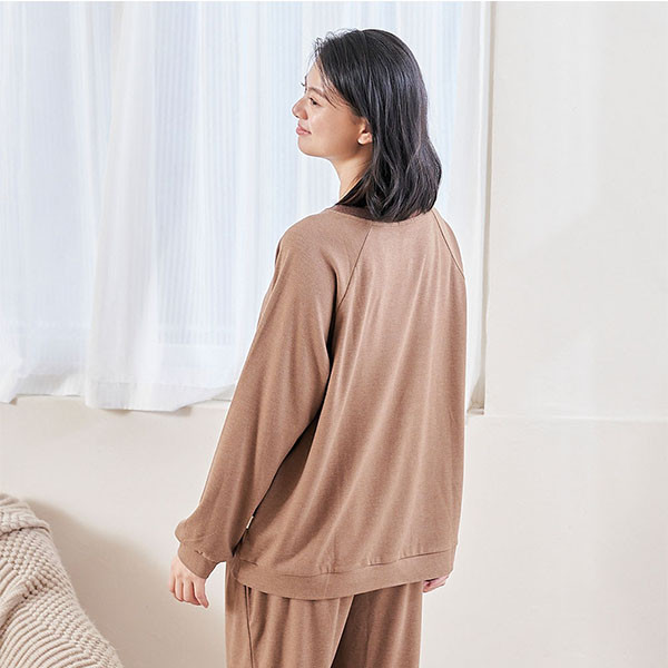 柔軟蠶絲布半開襟配色上衣-共2色 