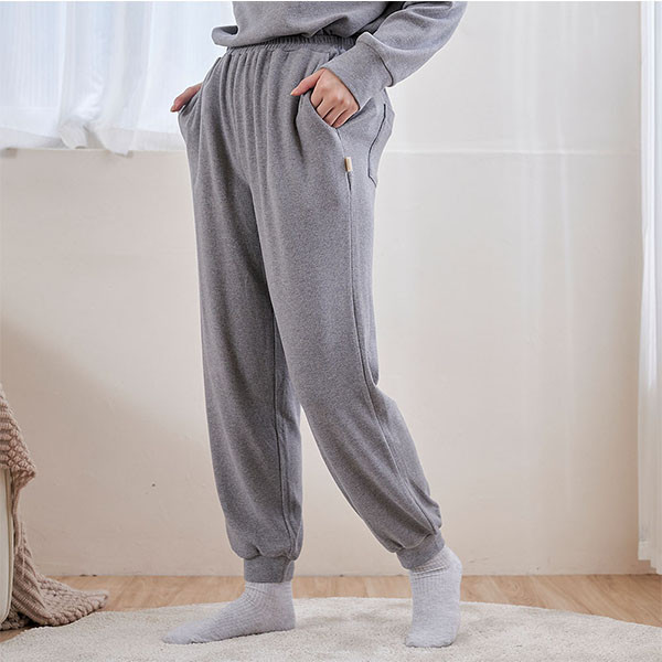 柔軟細緻羊絨半開襟上衣-共2色