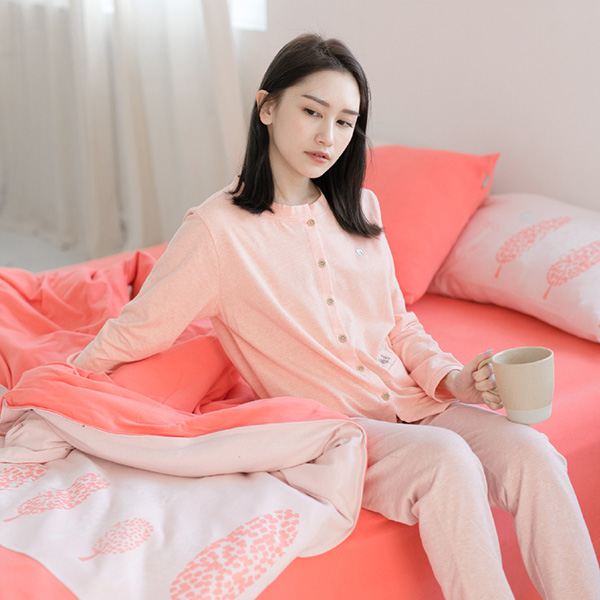 MIT有機棉不對稱衣襬開襟式家居服上衣／居家服-粉橘（衣） 睡衣,家居服,居家服,家居褲,居家褲,舒服睡衣,umorfil,膠原蛋白紗,美膚膠原蛋白,有機棉,親膚