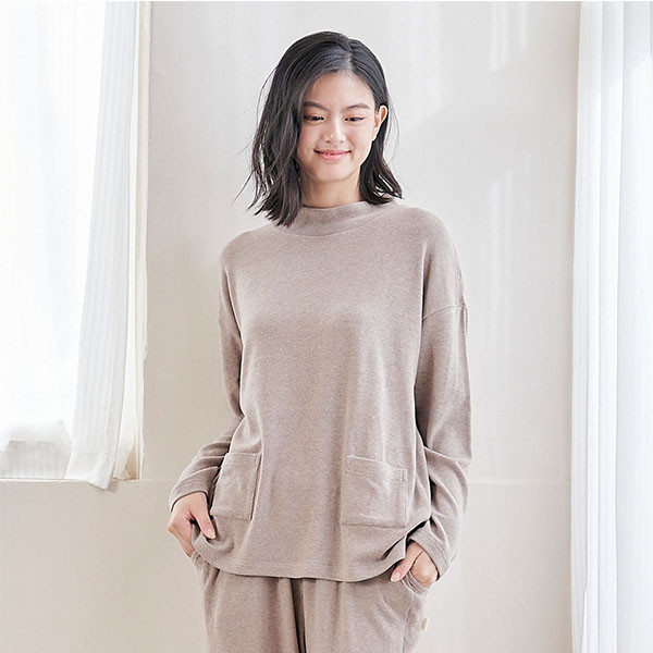 柔軟細緻羊絨半高領上衣-共2色