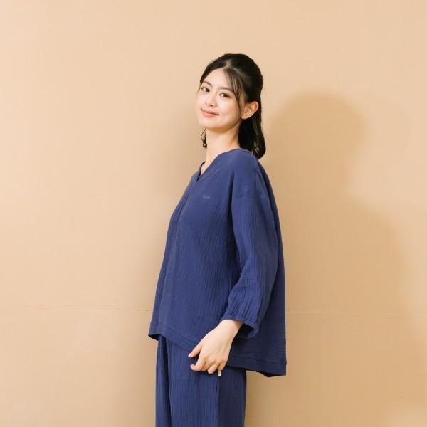 呼吸二重紗V領上衣-共2色 呼吸二重紗V領上衣,居家服,上衣,棉,沙色,丈青,FANTINO,凡第諾