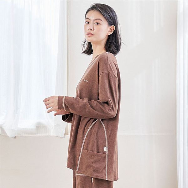 柔軟蠶絲布側口袋造型上衣-共2色 