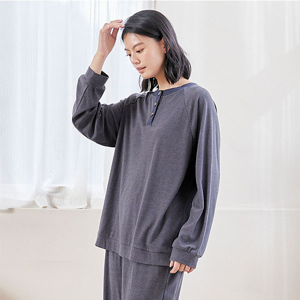 柔軟蠶絲布半開襟配色上衣-共2色 