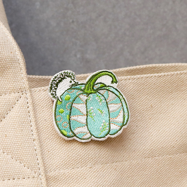 【贈品】刺繡胸章共20款(1869301-320+039438)隨機出貨 胸章,胸針,別針,徽章,交換禮物,徽章,情人節禮物,生日禮物,聖誕禮物,聖誕節