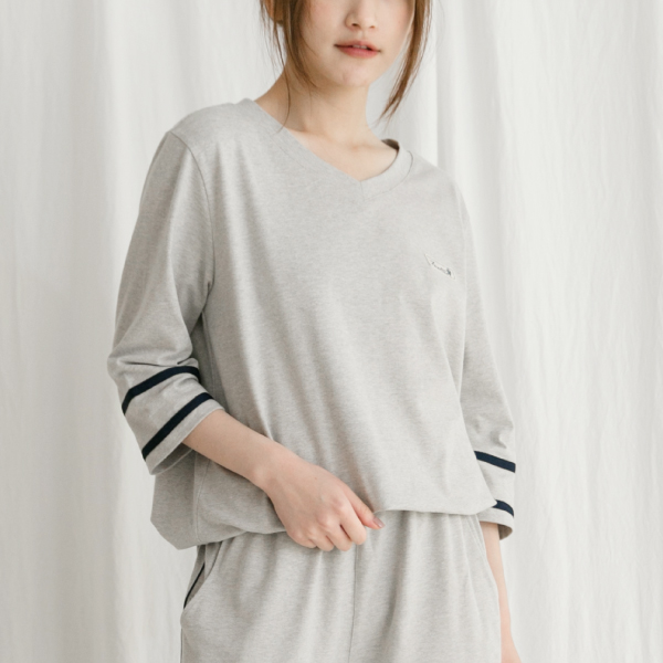 MIT有機棉小刺蝟V領七分袖居家服上衣-共4色 家居服,舒適,刺繡,台灣設計,台灣製造,文青,文創設計,刺蝟,居家良品