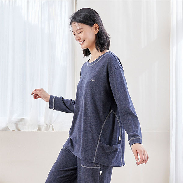 柔軟蠶絲布側口袋造型上衣-共2色 