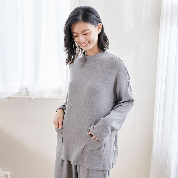 柔軟細緻羊絨半高領上衣-共2色