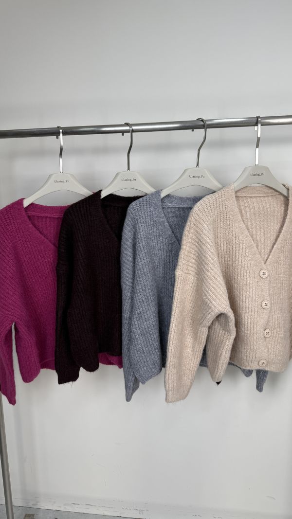 厚磅排扣針織外套 