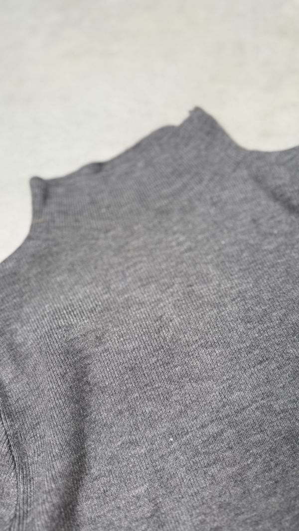 微高一字領針織內搭 