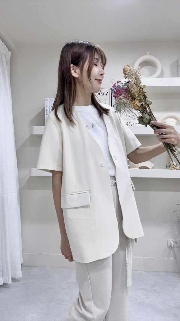 韓妞短袖西裝外套（附蕾絲繞脖）杏 藍 黑 