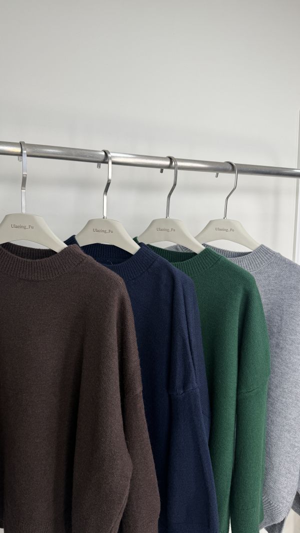 圓領雙開岔針織上衣 