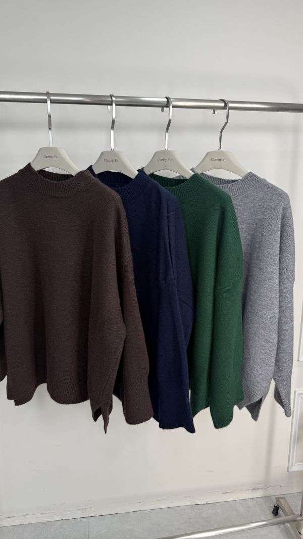 圓領雙開岔針織上衣 