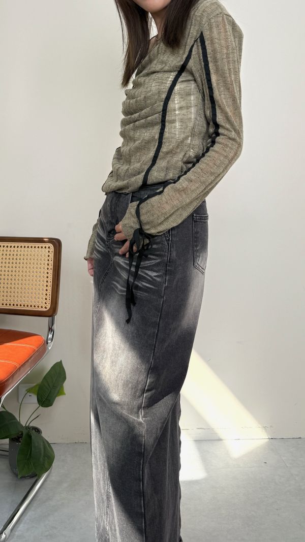 皮革肩帶針織造型衣 