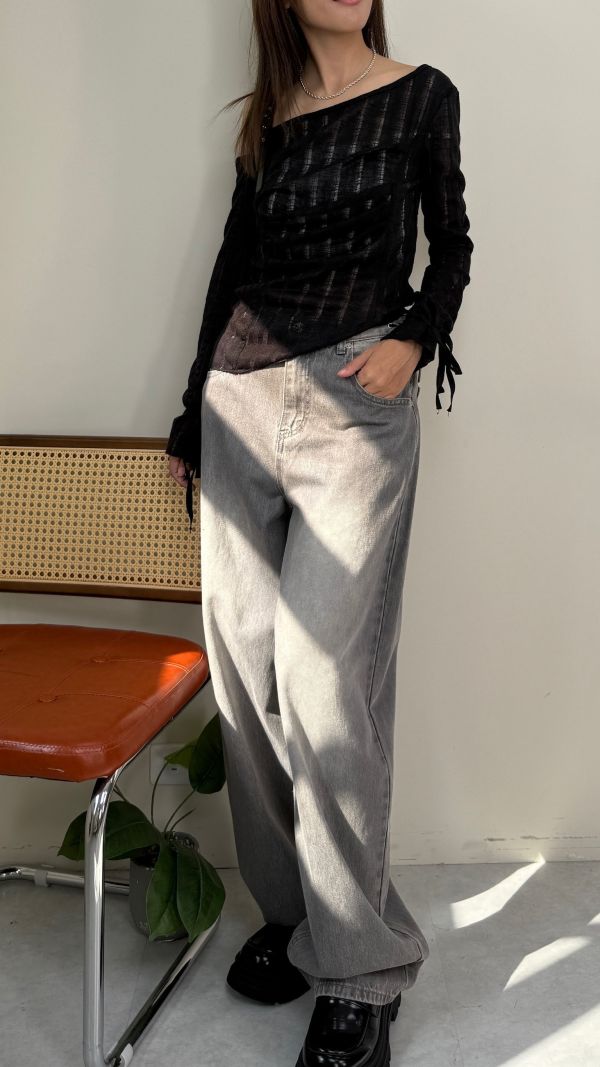 皮革肩帶針織造型衣 