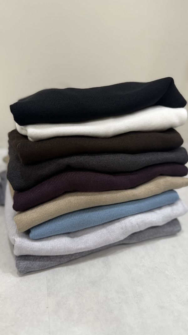 微高一字領針織內搭 