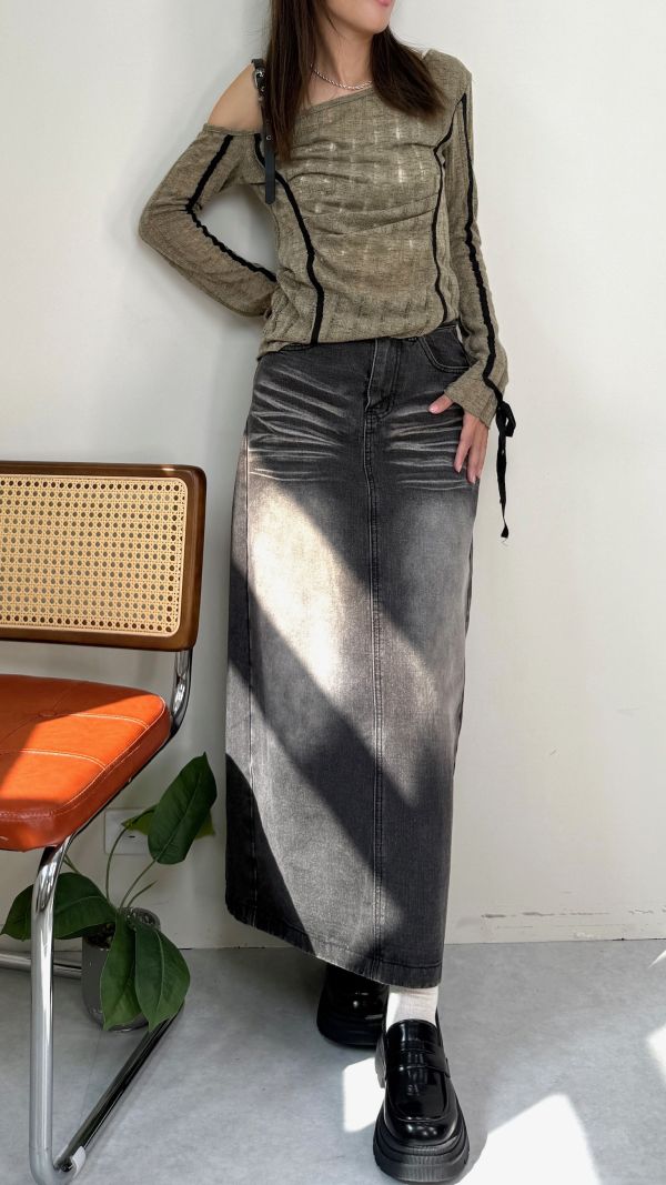 皮革肩帶針織造型衣 